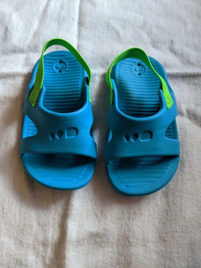 Tongs Decathlon Taille 19/20 - photo numéro 2