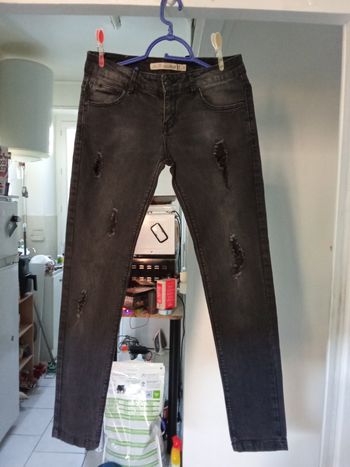 Jean Zara taille 38 très joli couleur noire