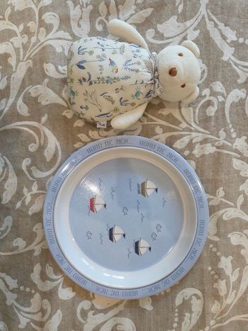Lot peluche jacadi et assiette
