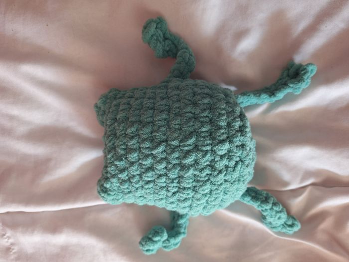 Peluche de grenouille au crochet - photo numéro 2