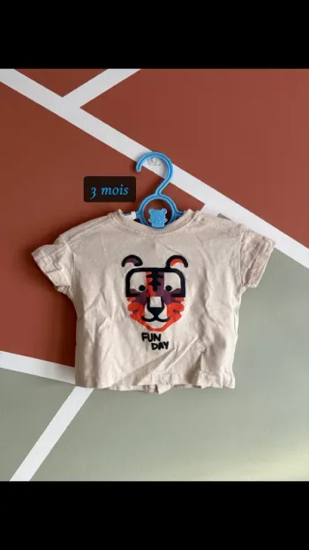• T-shirt.