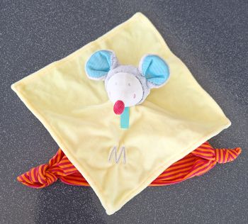 DOUDOU CARRE PLAT SOURIS "M" - CP INTERNATIONAL