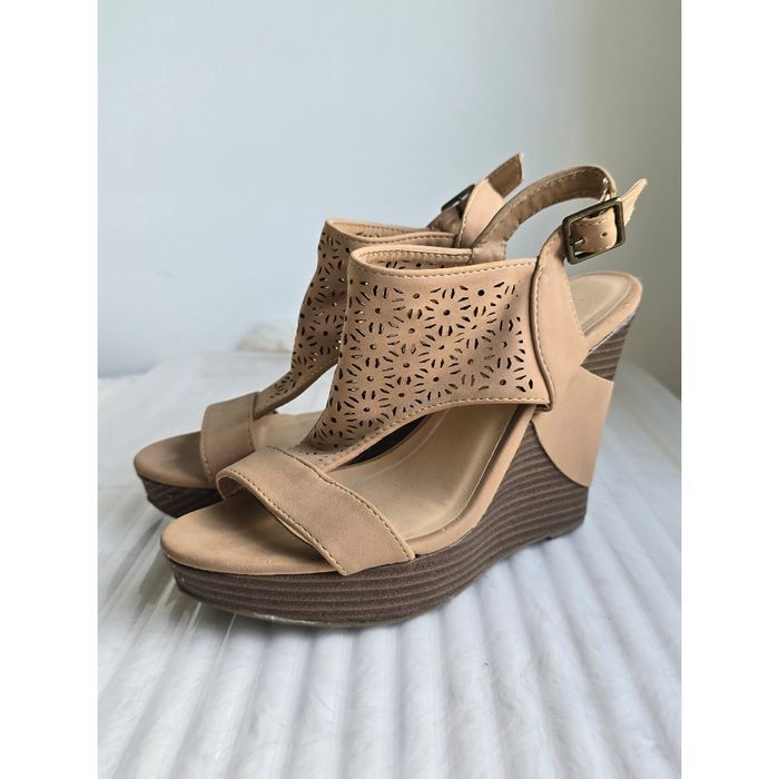 Sandales compensées beige
