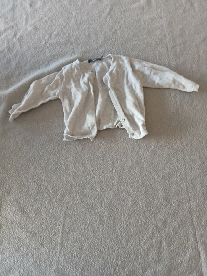 Lot gilets 12 mois - photo numéro 4