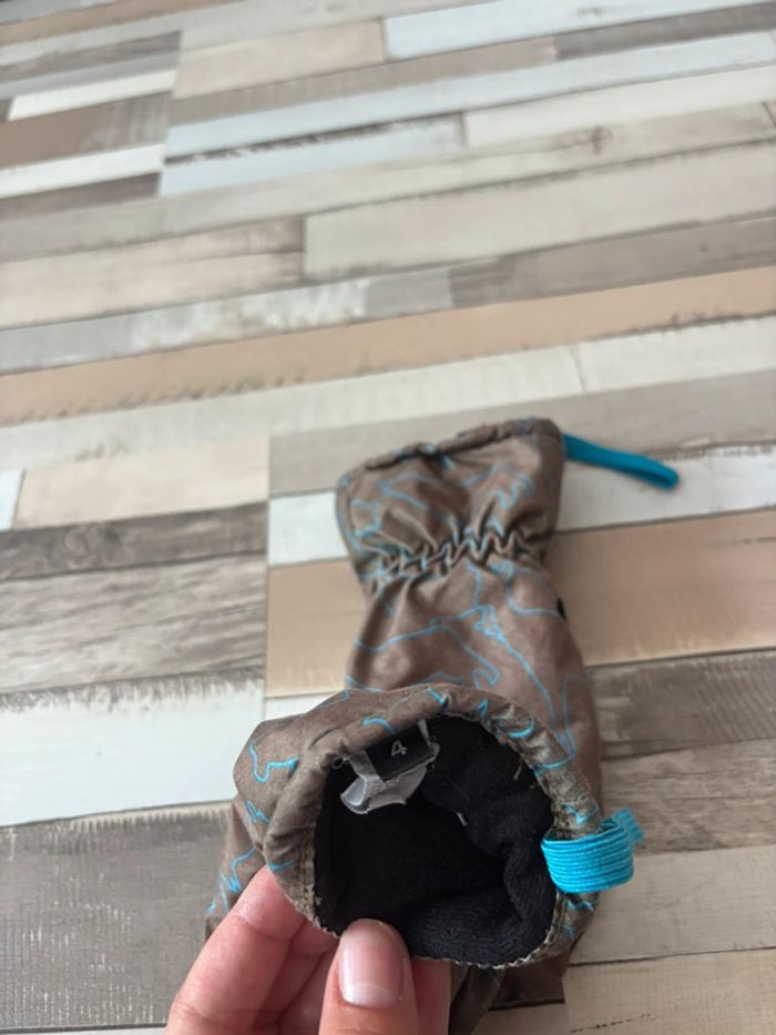 Gants taille 4 - photo numéro 2