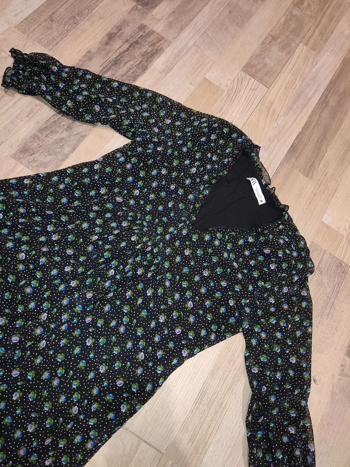 Robe zara noire fleurie - photo numéro 3