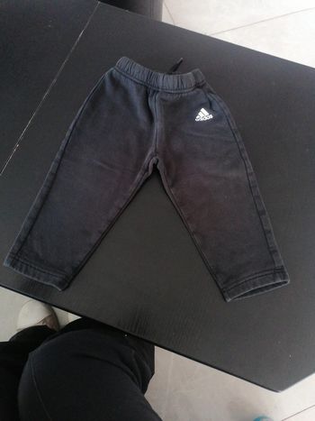 Pantalon de survêtement adidas 12/18 mois