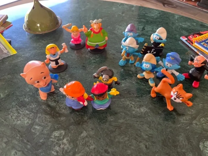 Lot de 14 figurines schtroumpfs, mignon, personnages d’asterix ect