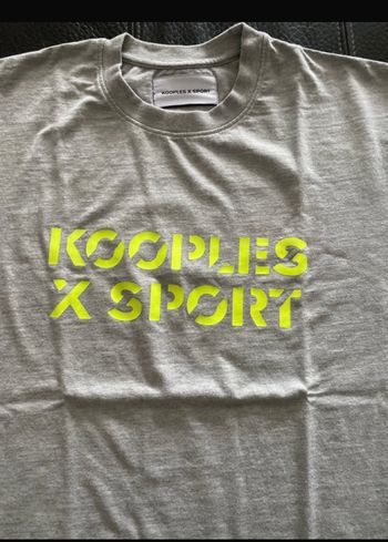 TEE SHIRT THE KOOPLES TAILLE M COMME NEIF GRIS LOGO FLUO