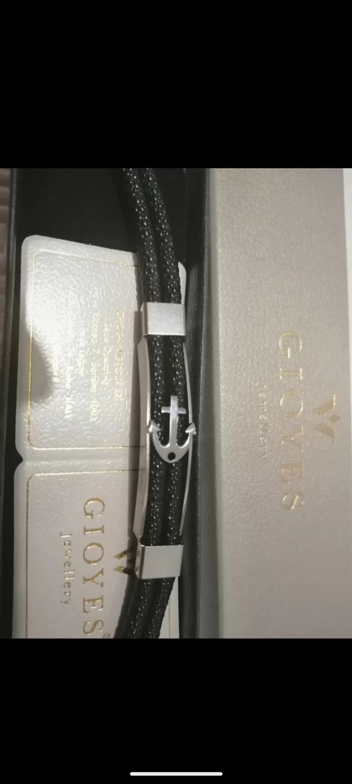 Beau bracelet Gioyes en simili cuir.