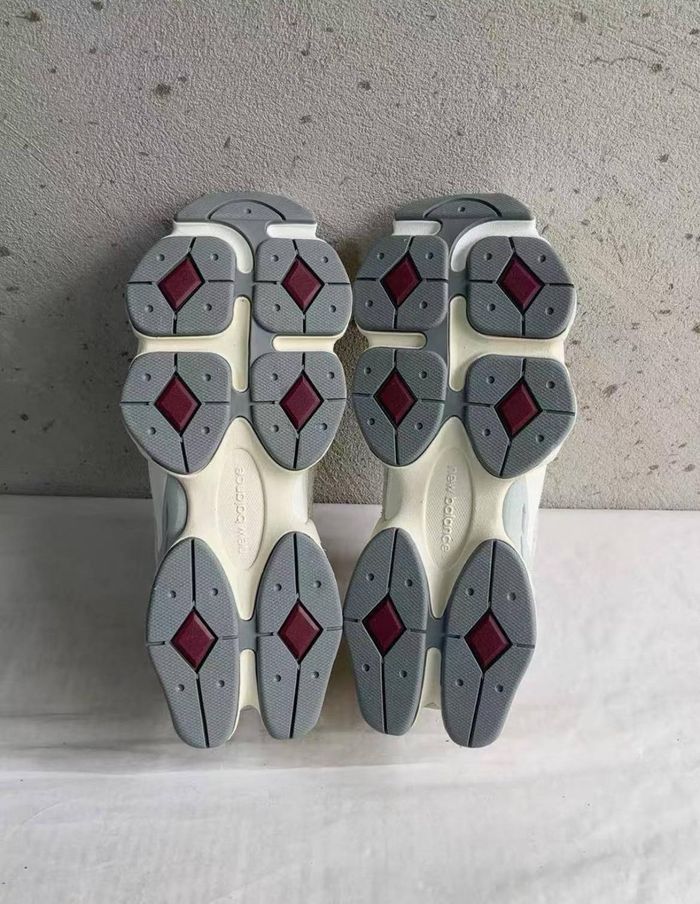 Baskets New Balance 9060 LNY taille 43 - photo numéro 4