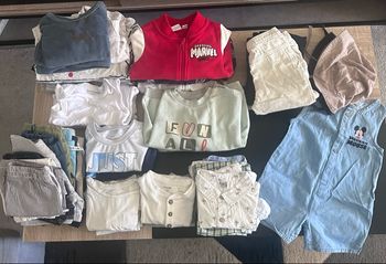 Je vends ce lot de vêtements pour garçon de 18 mois.