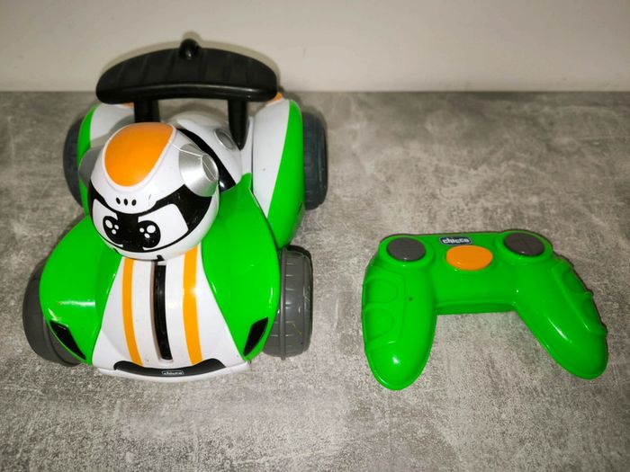 Voiture télécommandée