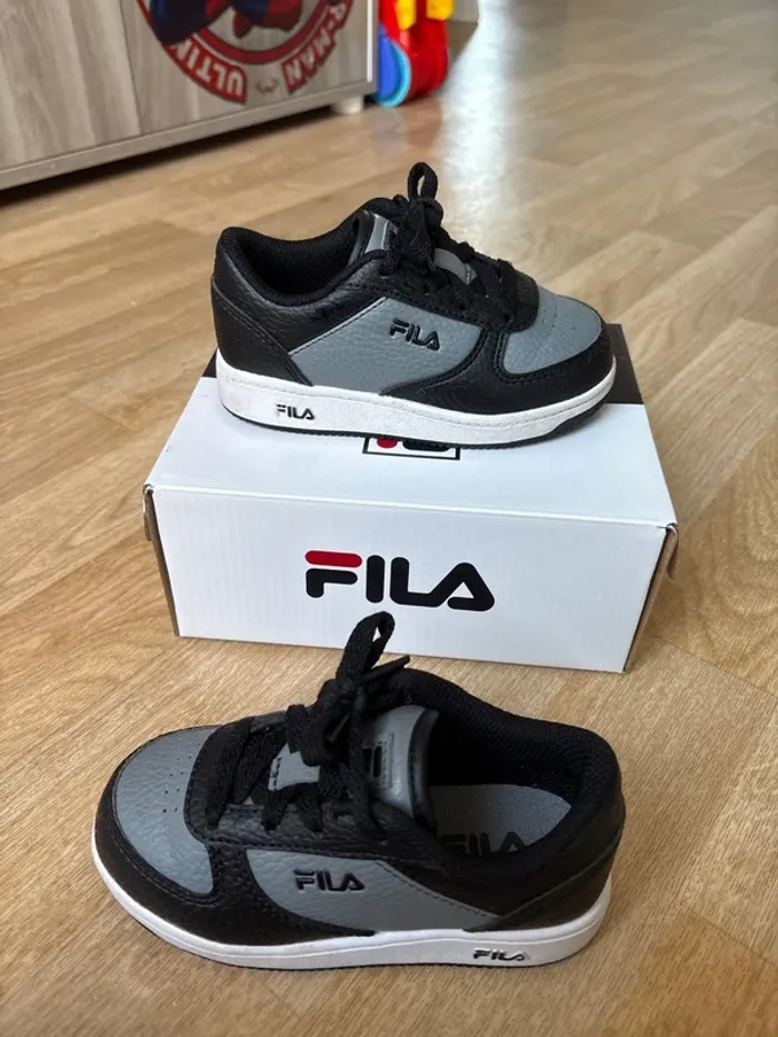 Chaussure Fila taille 26 - photo numéro 2