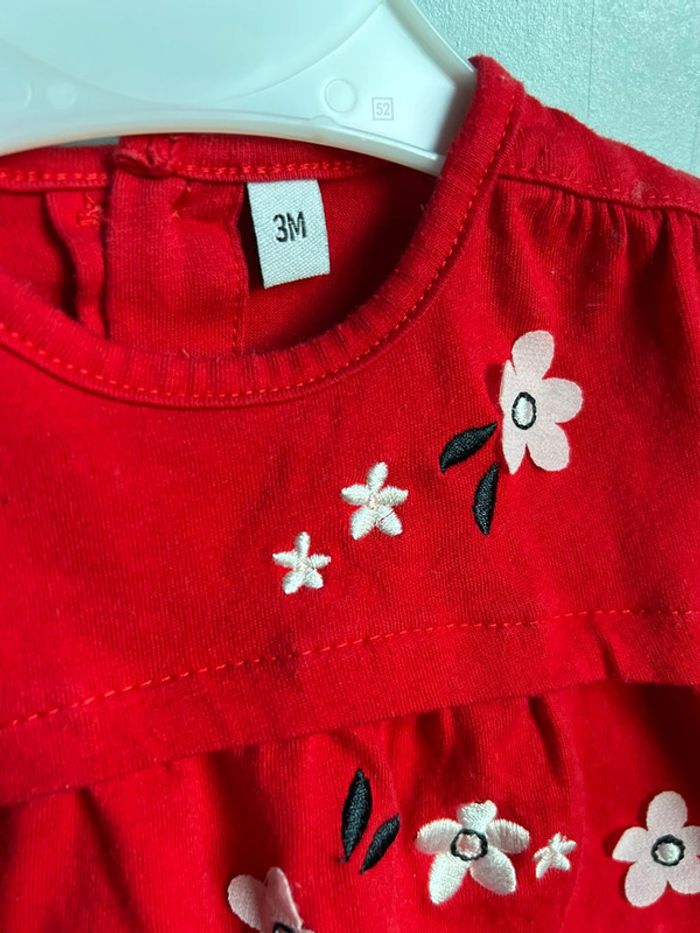 Ensemble rouge à fleurs,3 mois - photo numéro 3