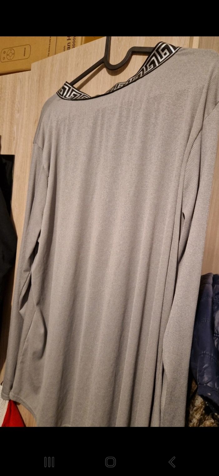 Sweat gris motif versace neuf taille unique - photo numéro 3