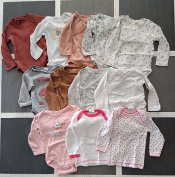 Lot bodies fille 12 mois