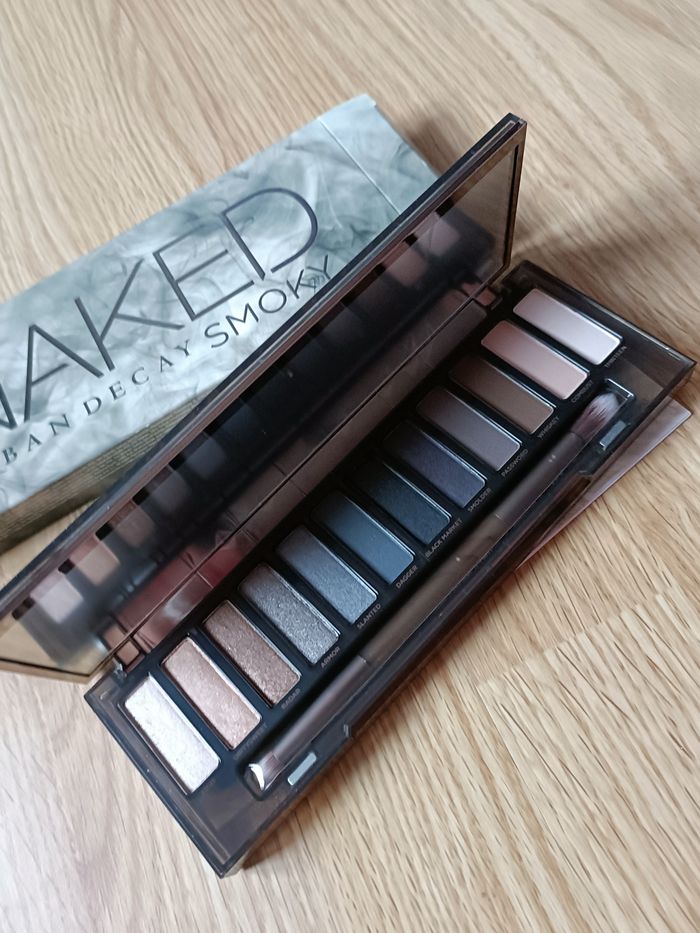 NAKED 3 + NAKED SMOCKY + GWEN STEFANI - photo numéro 3