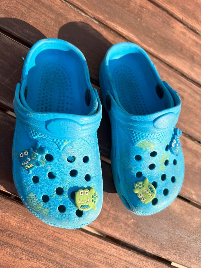 Crocs 27