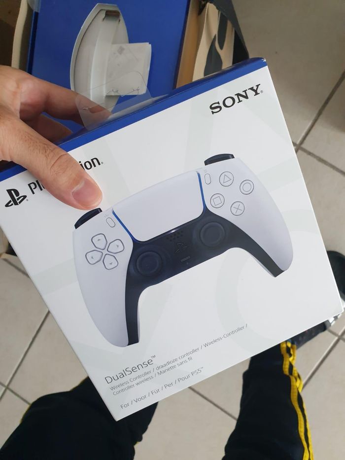 Console Sony PlayStation 5 - photo numéro 2