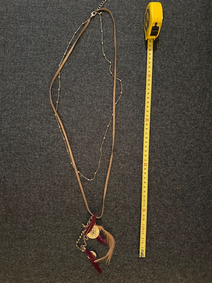 Sautoir pendentif plumes et médailles Teria Yabar - photo numéro 2