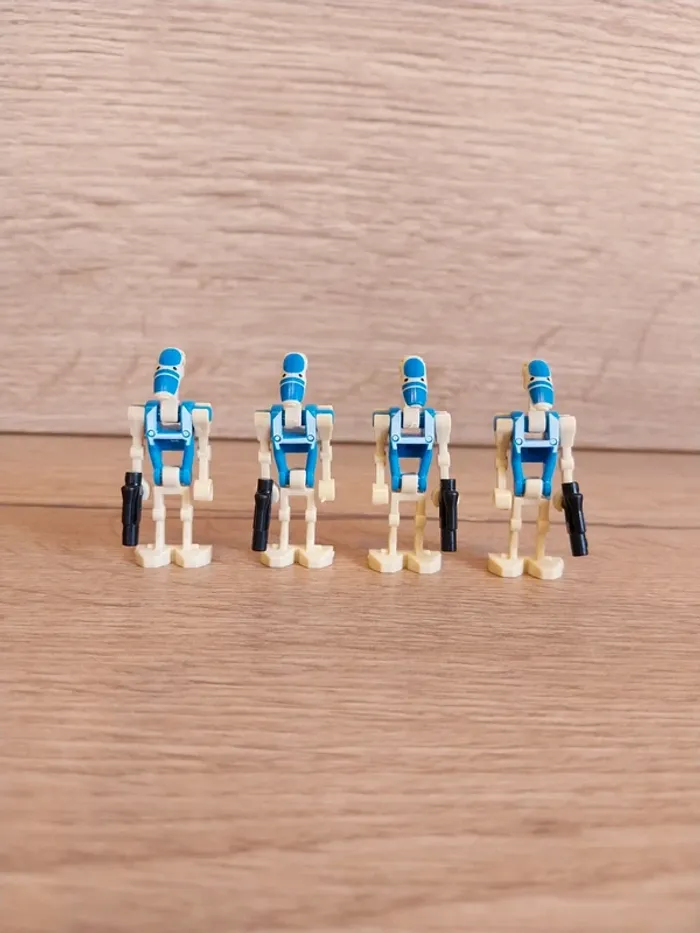 Figurines type lego 4 droides de combats star wars