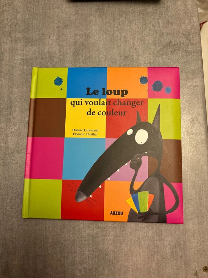 Livre mes grands album, le loup qui voulait changer de couleur