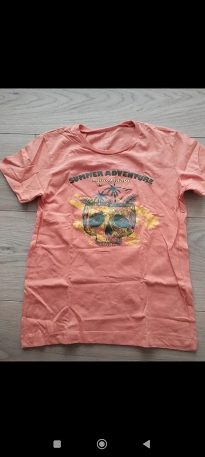 Tee shirt à motifs orange firefly 8 ans neuf sans étiquette