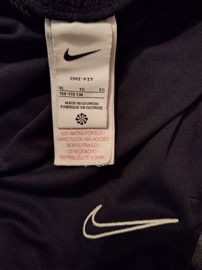 Survêtement de foot  Nike pantalon noir  2 poches à fermeture éclair 13 ans/158 cm - photo numéro 2