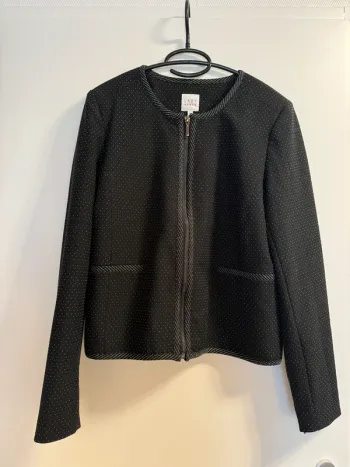 Veste noire à pois