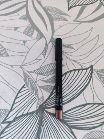 Absolution le smoky crayon fard à paupieres l0105 valeur 24€ à utiliser 12 mois après ouverture