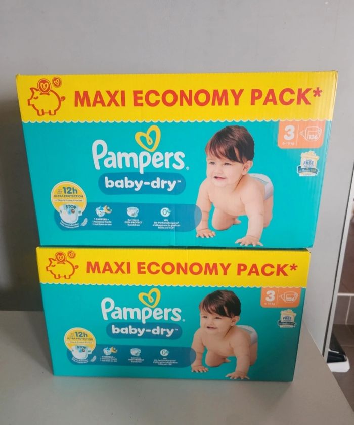 Lot entier, 2 pack de 135 couches = 272 couches Couche pampers pamper baby dry méga pack maci économie économy pas chere harmonie pant