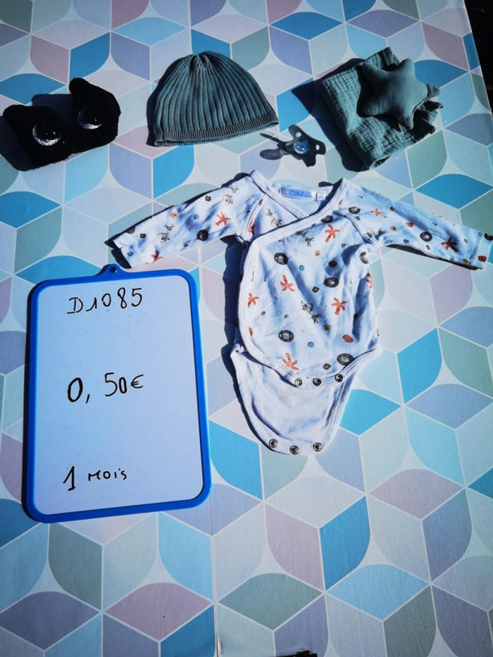 D1085 - body garçon 1 mois