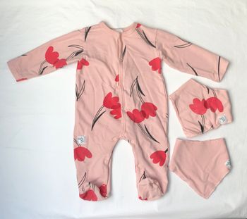 Ensemble pyjama et 2 bavoirs Babybol 9 mois
