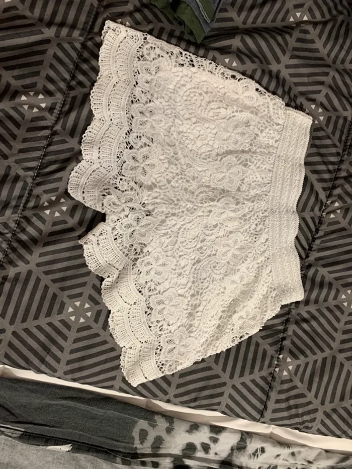 Short en dentelle - photo numéro 2
