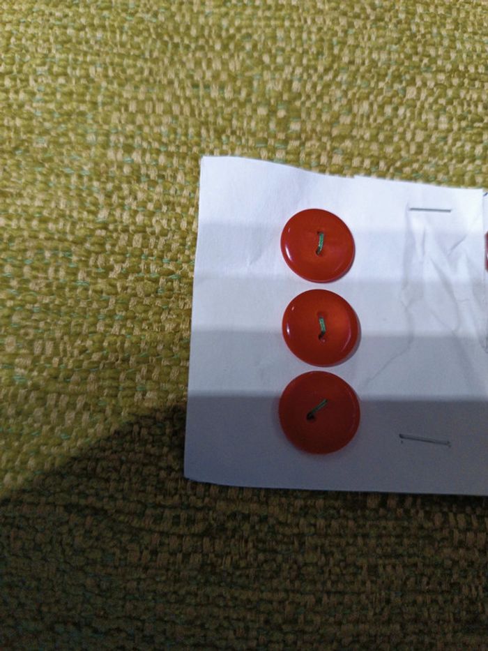 Lot 6 boutons rouge 1.4 cm - photo numéro 3