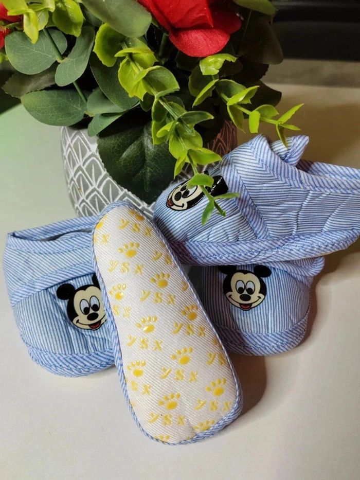 2 paires de Chaussons mickey 0/3 mois - Disney - photo numéro 2
