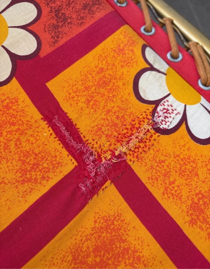 Transat bain de soleil Lafuma vintage orange et rouge à grosse fleur année 70 - bon état - photo numéro 7