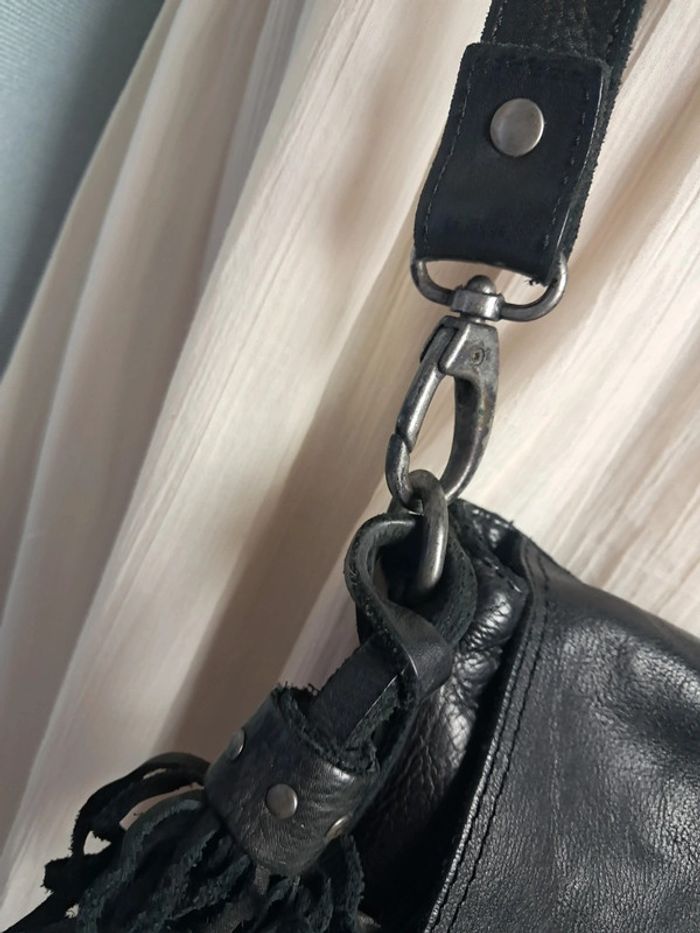 Ikks sac à main bandoulière besace en cuir noir - photo numéro 4
