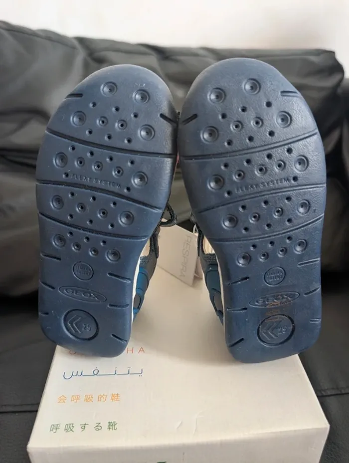 Paire de sandales Geox neuve - photo numéro 3