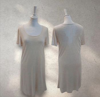 Robe longue manches courtes dentelle dans le dos taille 42