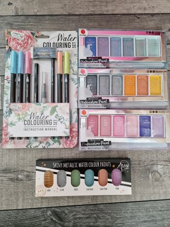 Lot feutres et peinture