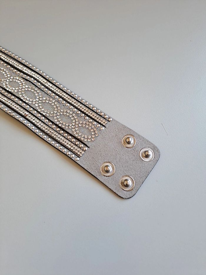 Bracelet manchette feutrine et strass - photo numéro 2
