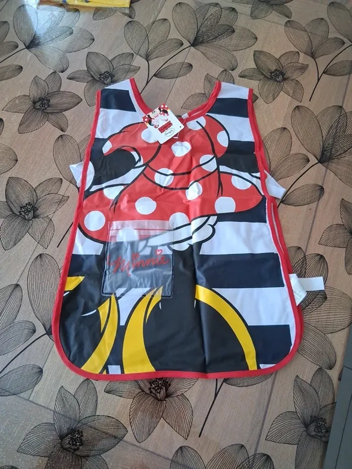 Blouse plastique minnie neuve 4 5 ans