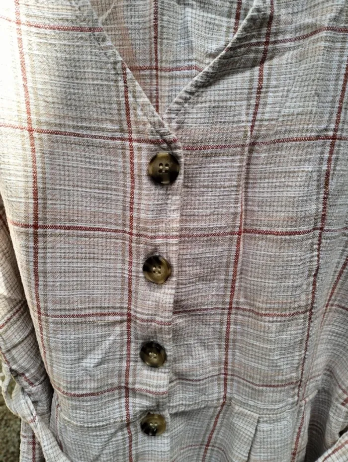 Robe courte à carreaux boutonnée - photo numéro 3