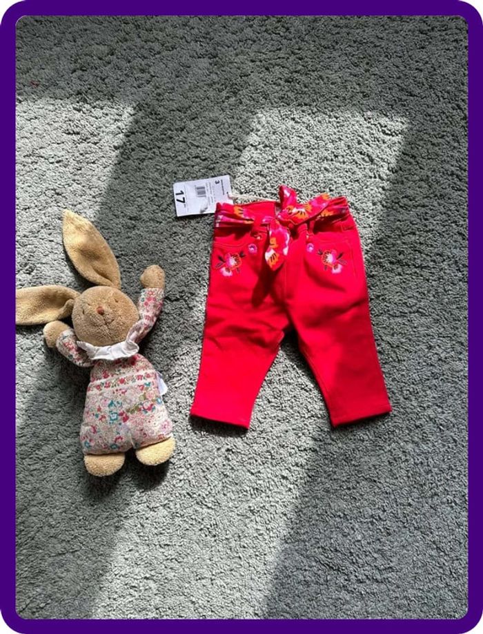 Jean fleurie taille 3 mois