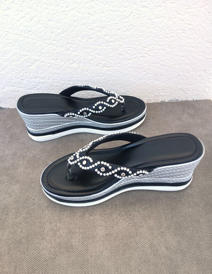 Sandales / Tongs à talon compensé et plateforme, neuves - photo numéro 3