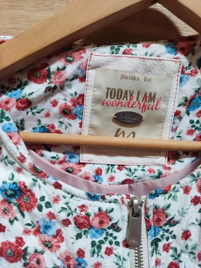 Veste Bomber Bershka matelassée fleurie - photo numéro 3