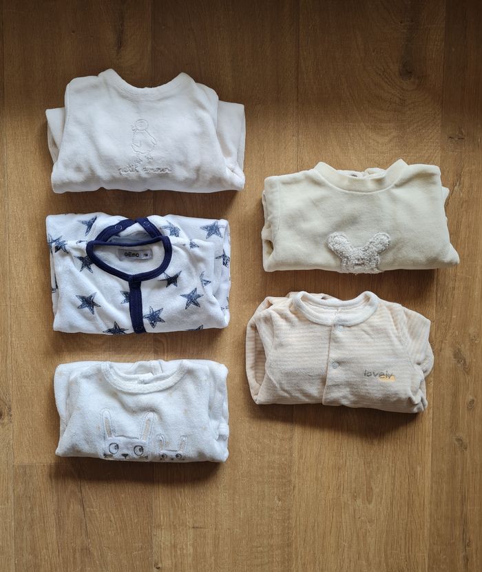 Lot de 5 pyjamas velours, bébé fille, taille 1 mois.