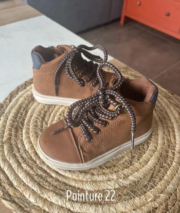 Chaussures montantes pointure 22